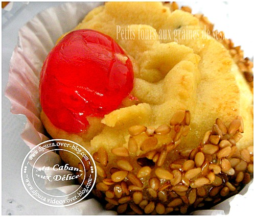 Petits fours aux graines de sésames 013