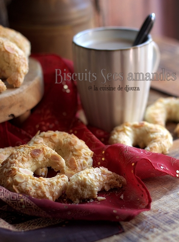 Gâteaux croissants de lune aux amandes