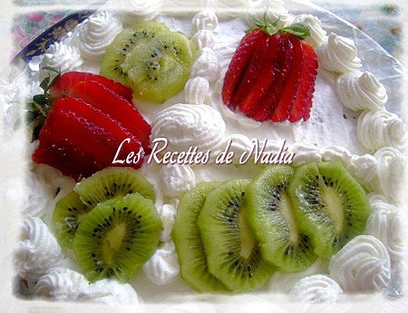 gateau genoise aux fruits et chantilly