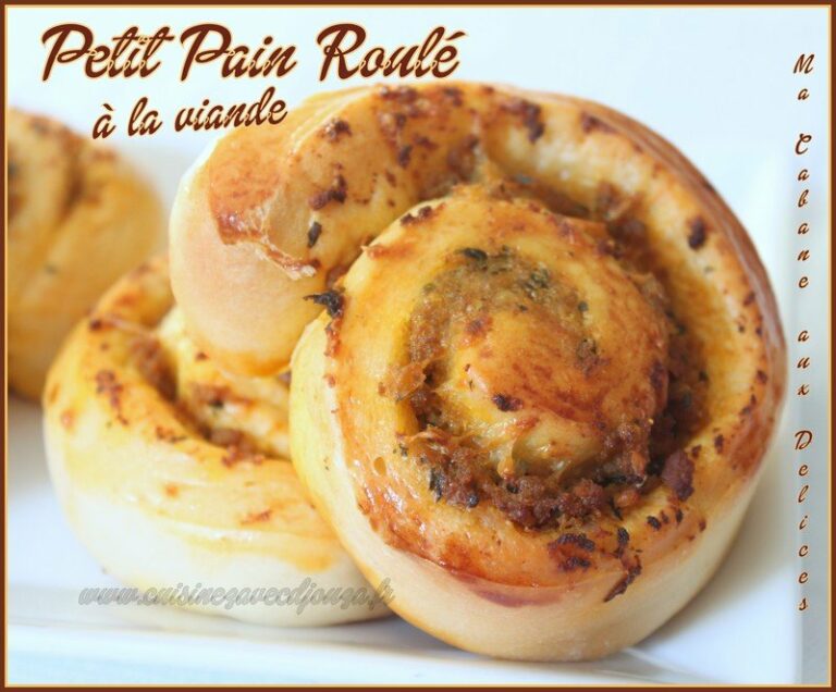 Petit pain roule a la viande et fromage