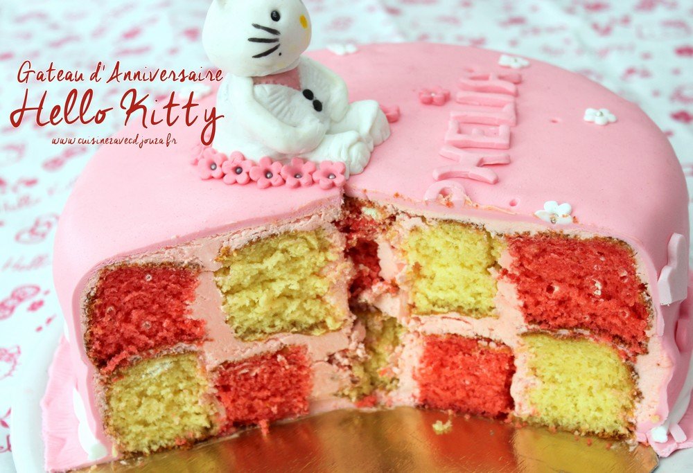 Gateau anniversaire Hello Kitty pate à sucre