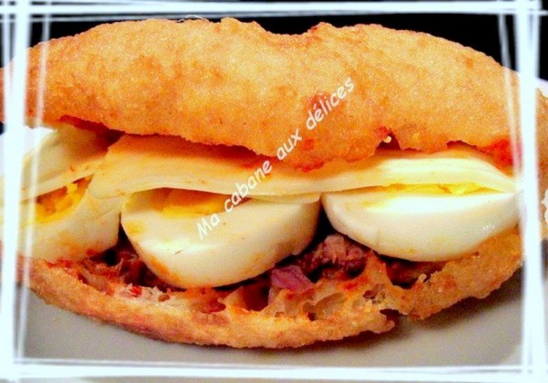 Sfenj beignet sandwich façon pain bagnat ou fricassé