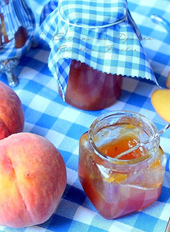 confiture de pêches aux épices de cannelle et clou de girofle