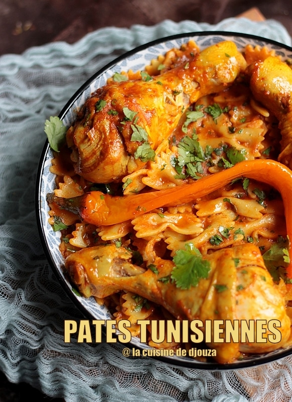 Pâte tunisienne au poulet en sauce piquante