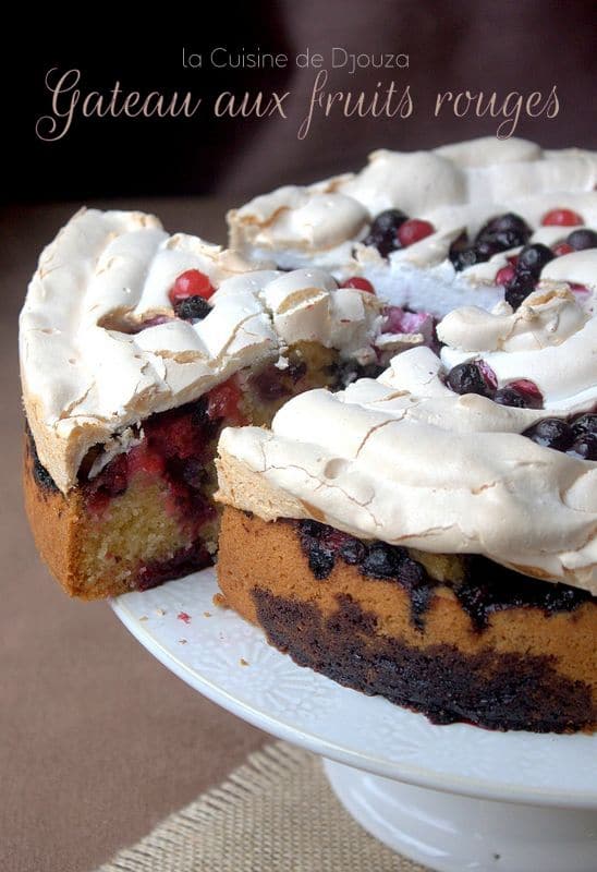 Gateau moelleux aux fruits rouges et meringuée