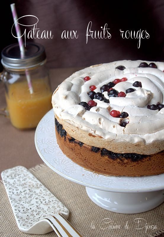 Gateau moelleux aux fruits rouges et meringuée