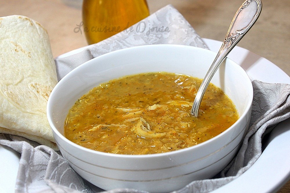 Soupe de lentilles rouges au curry et poulet