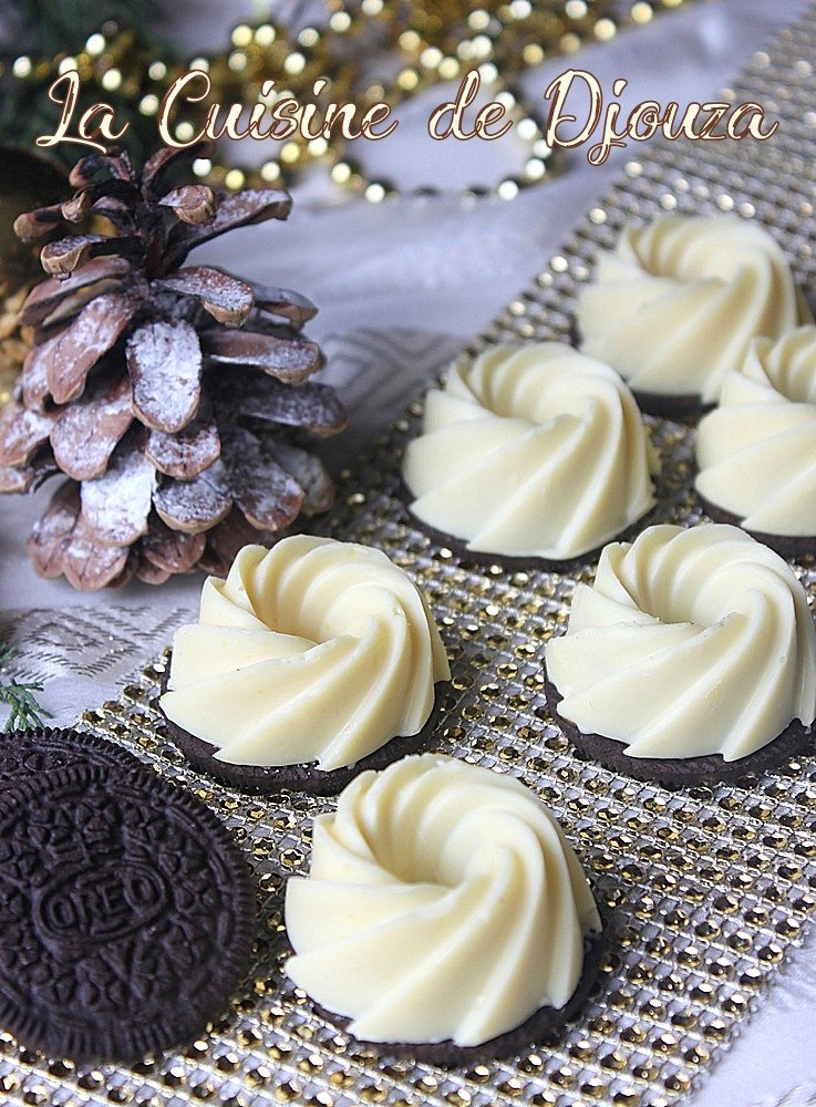 Mousse au chocolat au lait sur sa coque chocolat blanc et biscuit oreo