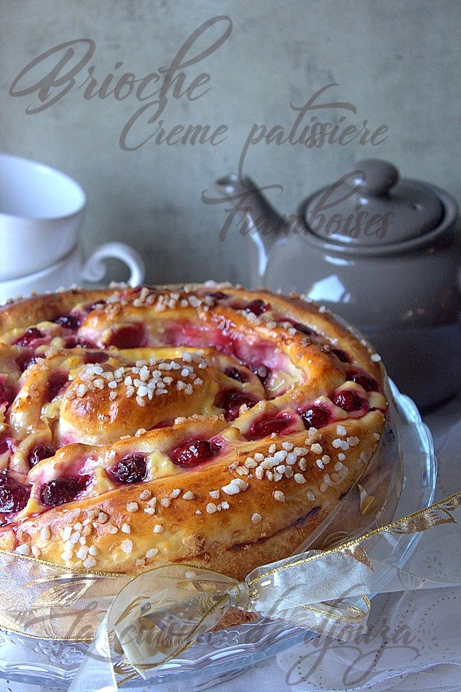 Brioche à la crème pâtissière et framboises fraîches