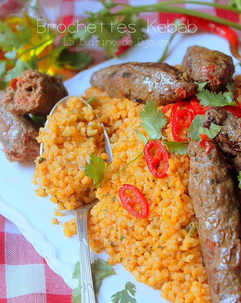 Brochettes de viande hachée et boulghour turc