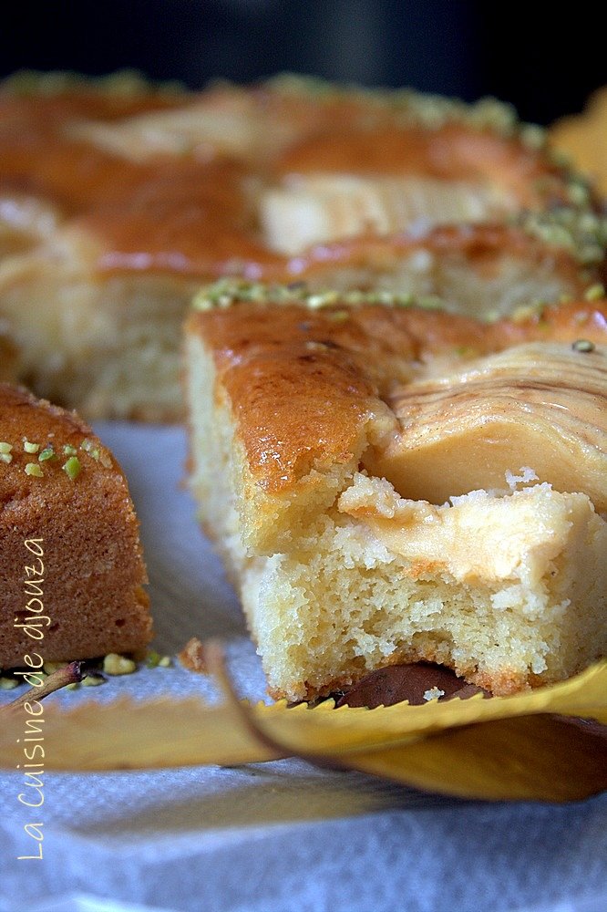 Gâteau moelleux aux pommes tranchées et serrées