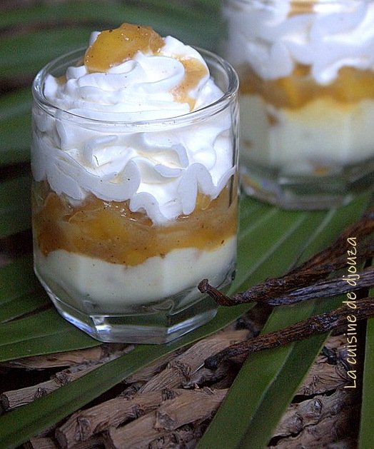 Verrine d'ananas frais caramélisée à la mousse mascarpone chantilly