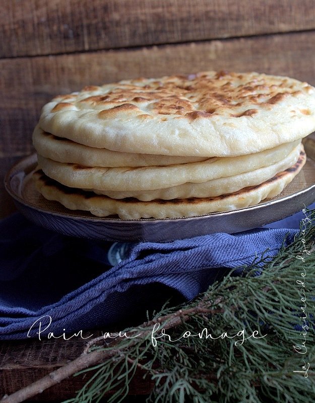 Pain au fromage à la poêle sans levure