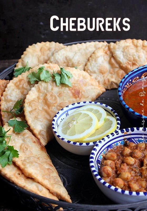 Chebureks, chaussons salés farcis à la viande hachée