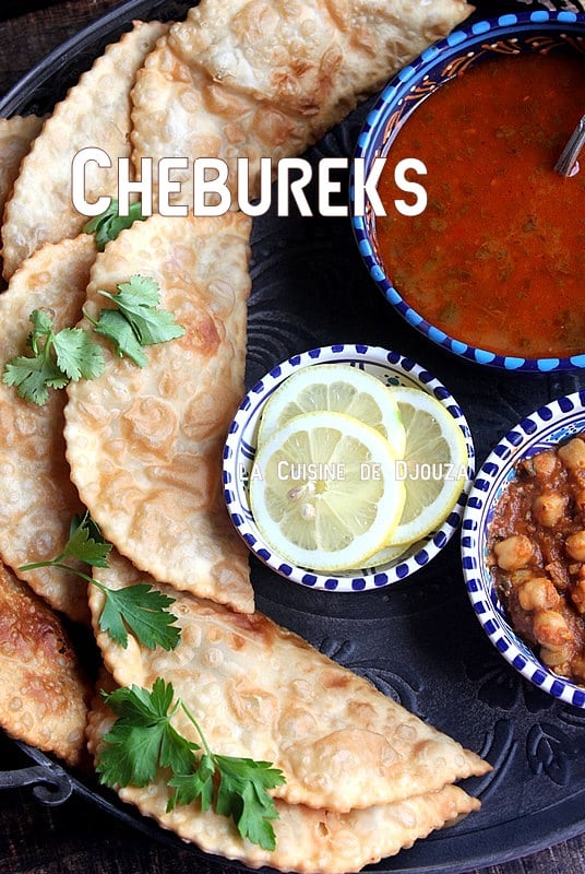 Chebureks, chaussons salés farcis à la viande hachée