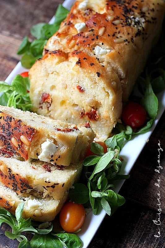 Cake aperitif tomates séchées feta pignon