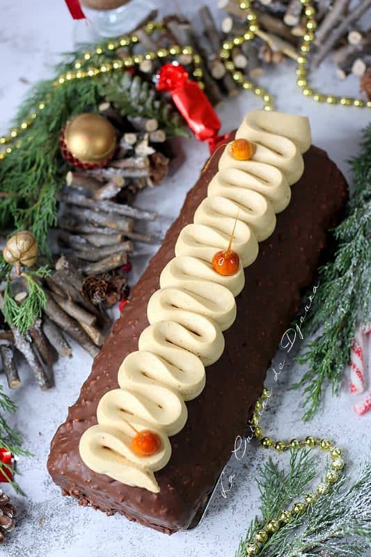 Bûche de Noel roulée au praliné