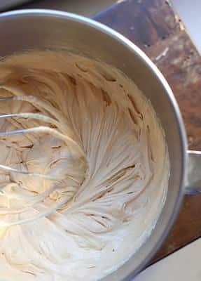 Fouettage de la ganache au praliné maison