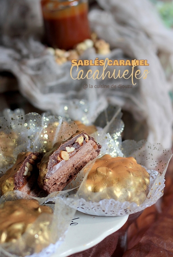 Gâteau caramel cacahuètes chocolat noir