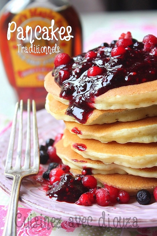 Recette de pancakes épaisses aux fruits rouges