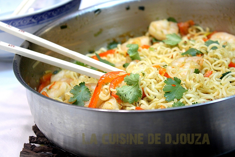 Wok de Nouilles chinoises aux crevettes | La cuisine de Djouza