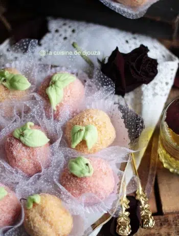 Gâteaux de fête en forme de pêches et abricots