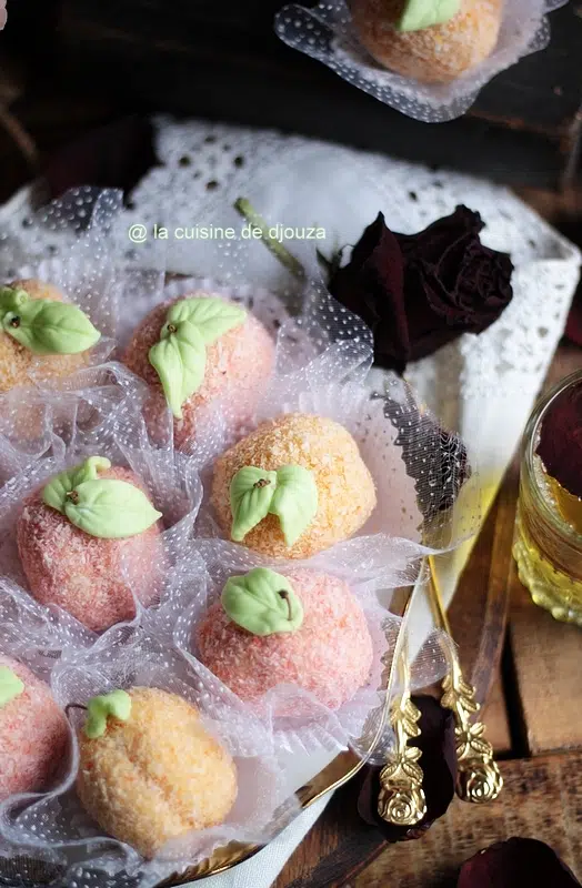 Gâteaux de fête en forme de pêches et abricots