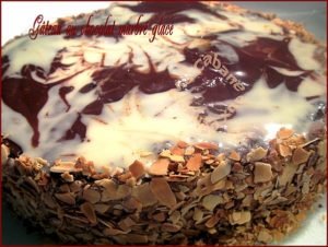 Gateau anniversaire chocolat glaçage marbre