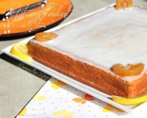 Gâteau hyper fondant au citron et graines de pavot surmonté d'un glaçage citron
