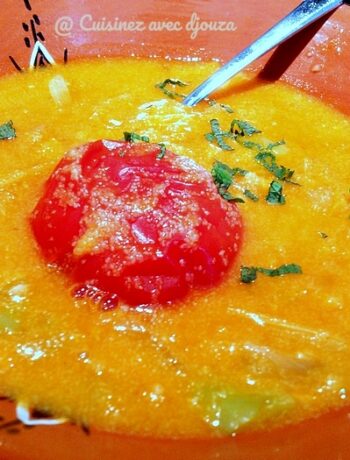 Soupe de semoule à l'ail