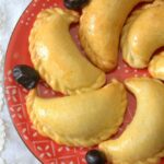 Tapas espagnol empanadillas au thon poivron coriandre et menthe
