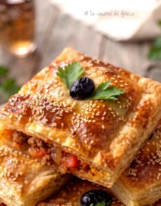 coca algérienne à la viande hachée et pâte feuilletée