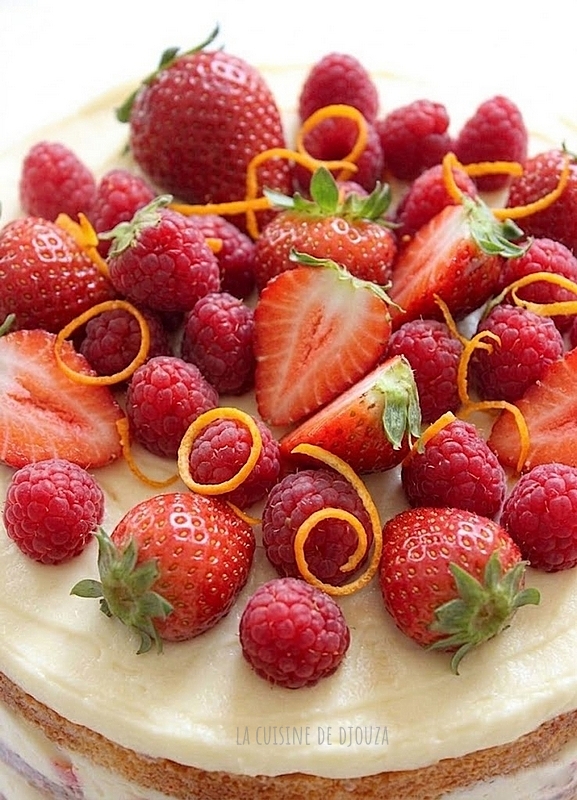 Gâteau aux fraises et à l'orange à la crème diplomate