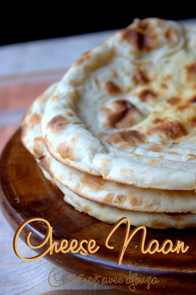 Cheese Naan Ou Pain Indien Au Fromage Cuit Au Four