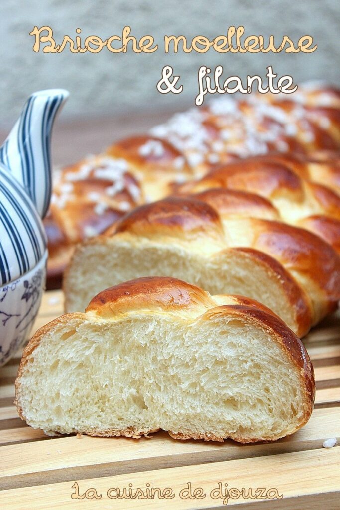 Brioche Tressée Moelleuse à Quatre Branches Et Sa Mie Filante