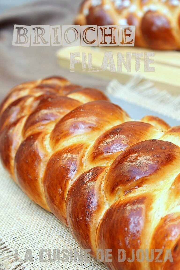 Brioche Tressée Moelleuse à Quatre Branches Et Sa Mie Filante