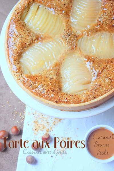 Tarte aux poires au sirop, crème de noisettes et caramel beurre salé