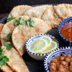 Chebureks, chaussons salés farcis à la viande hachée