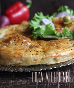 Coca algérienne pizza couverte feuilletée