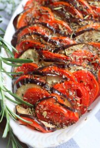 Tian aux légumes aubergine tomate et poivron