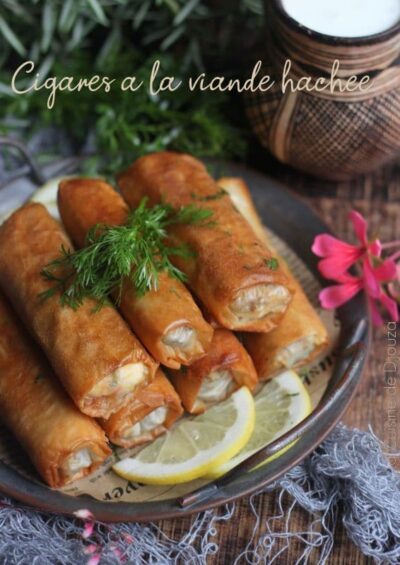 Cigares à la viande hachée, poivrons feta et pistache
