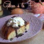 Gâteau moelleux à la poêle avec un oeuf