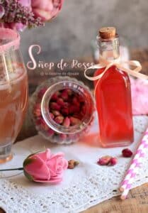 Sirop de roses fait maison