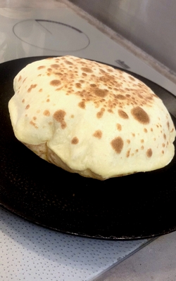 Cuisson du naan fromage