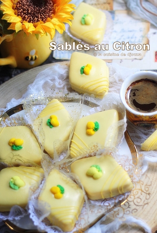 Biscuits sablés fondants et fourrés au citron