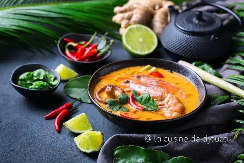 Soupe tom yum thaïlandaise aux gambas