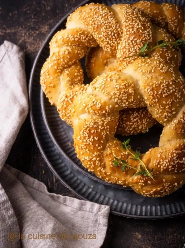 Pain couronne turc simit aux sésames