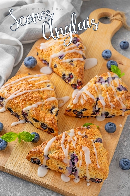 Biscuits scones anglais aux myrtilles