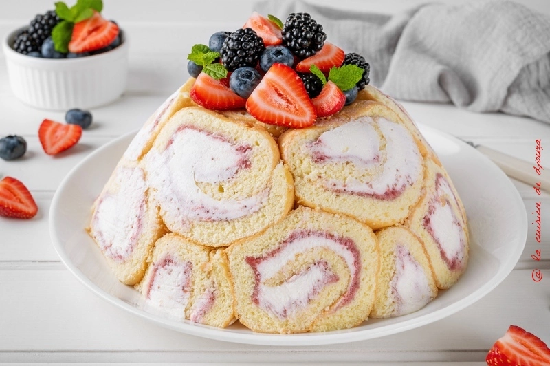 Gâteau estival charlotte aux fraises