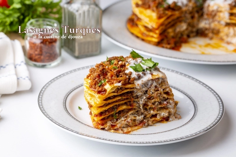 Délicieuses lasagnes turques à la viande hachée tomates